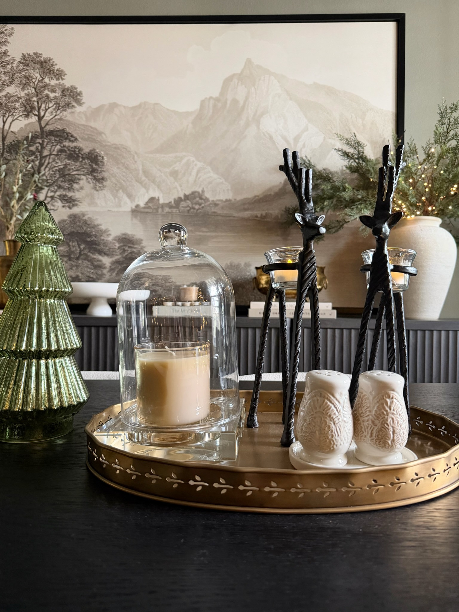 Rather than long runners of decor, I love to use trays on my tables to add a little cheer for the season 🥰

#tabledecor #christmasdecor #homeholidaydecor #brass #brasstray #amazon #diningroomdecor #diningroominspo

#LTKSeasonal #LTKHome #LTKHoliday