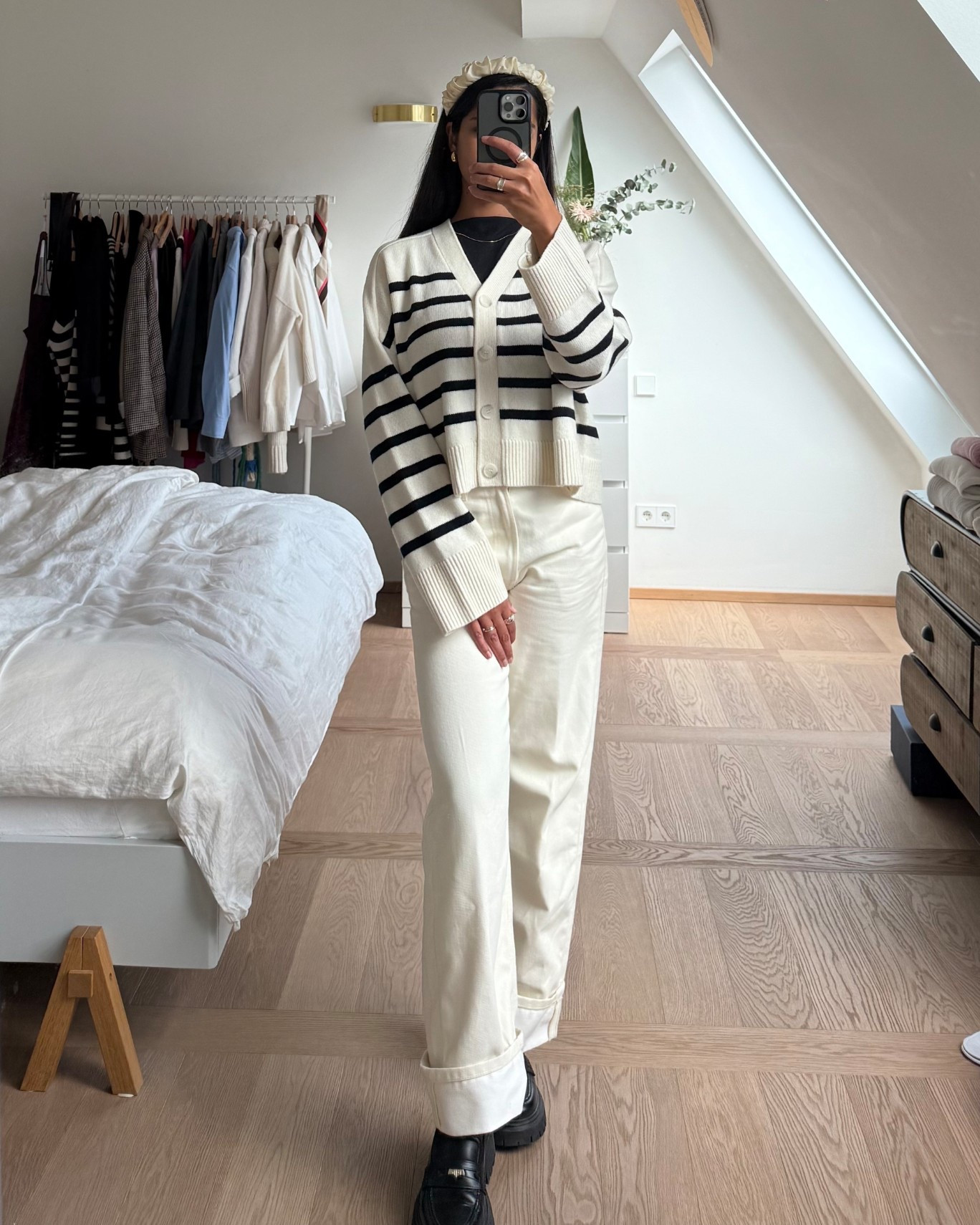 Aus meiner Sicht der aktuell beste Wollcardigan unter 100€. Reine Merinowolle, sehr angenehm weich und wärmend sowie super präzise Verarbeitung (habe das Vorgängermodell schon seit über einem Jahr und bin sehr zufrieden) 🙌

#LTKdeutschland #LTKautumn #LTKeurope