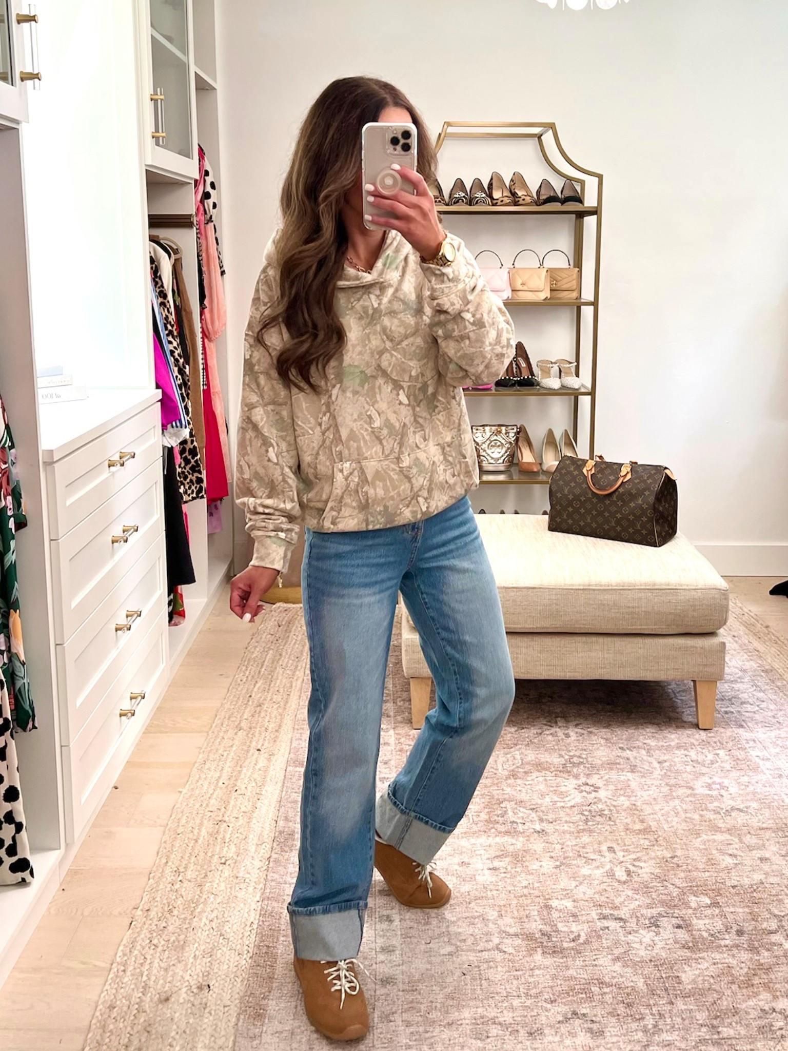 Wearing size S in sweatshirt and 2 in jeans - the sweatshirt is a men’s style just fyi. Tons of colors and so cozy!!!