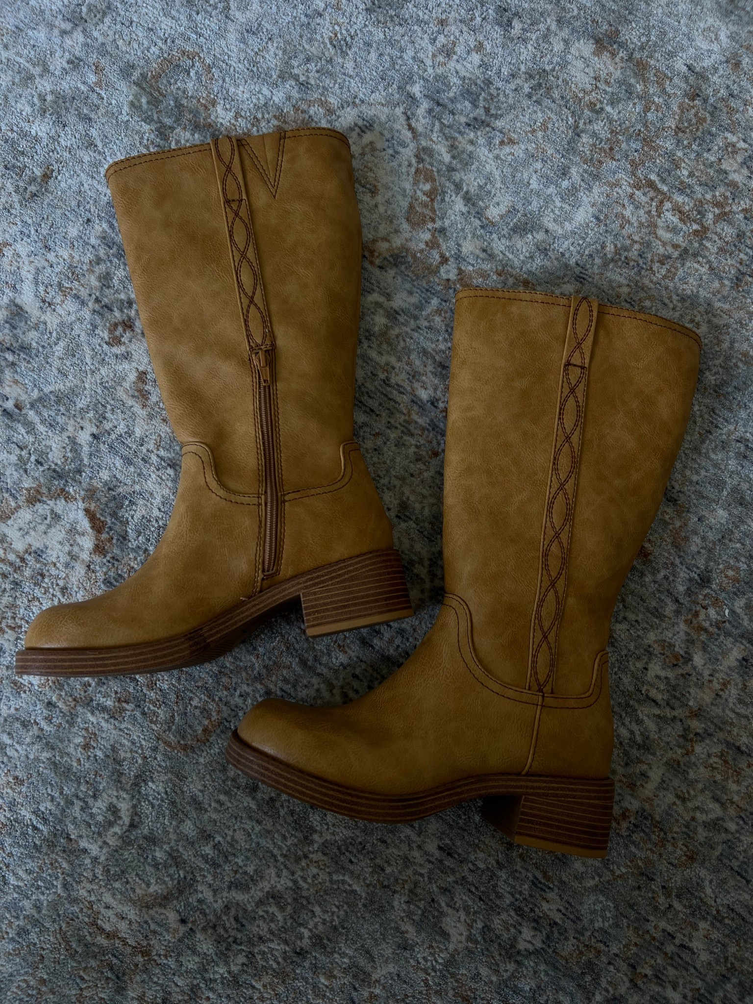 Fall boots find at Walmart 👏🏻👏🏻 Run before they run out!! 

#LTKSeasonal #LTKFindsUnder50 #LTKStyleTip