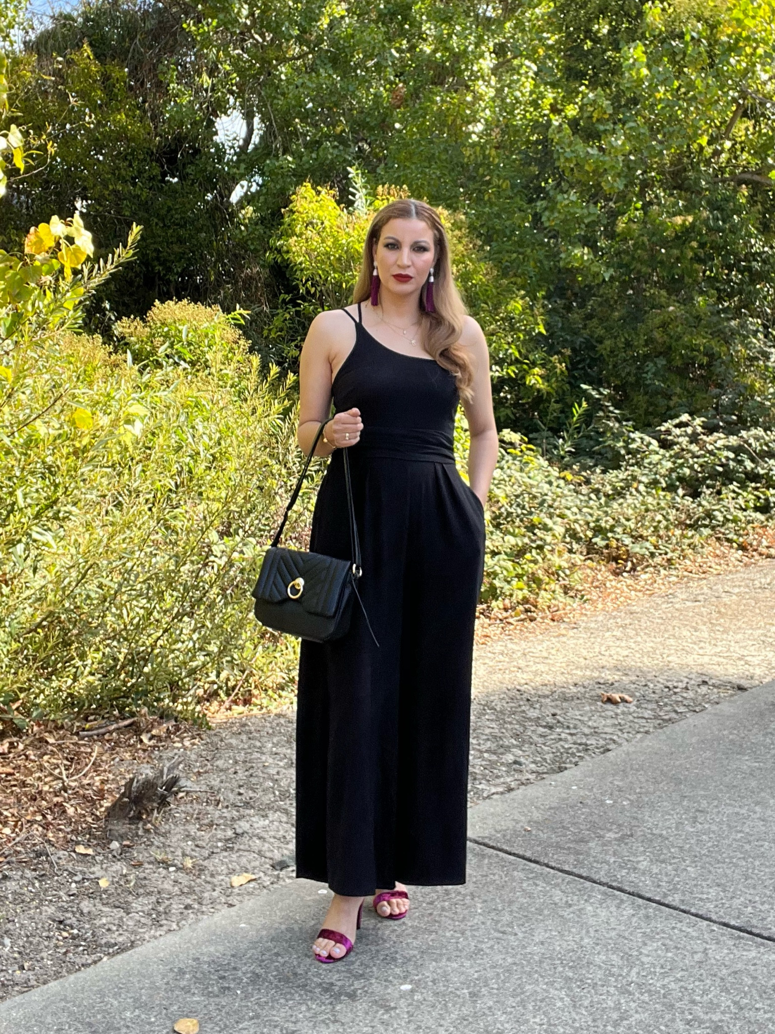 ANRABESS Enterizo de pierna ancha con tirantes de un hombro plisado de cintura alta para mujer, con bolsillos.

#LTKfindsunder100 #LTKstyletip #LTKHolidaySale