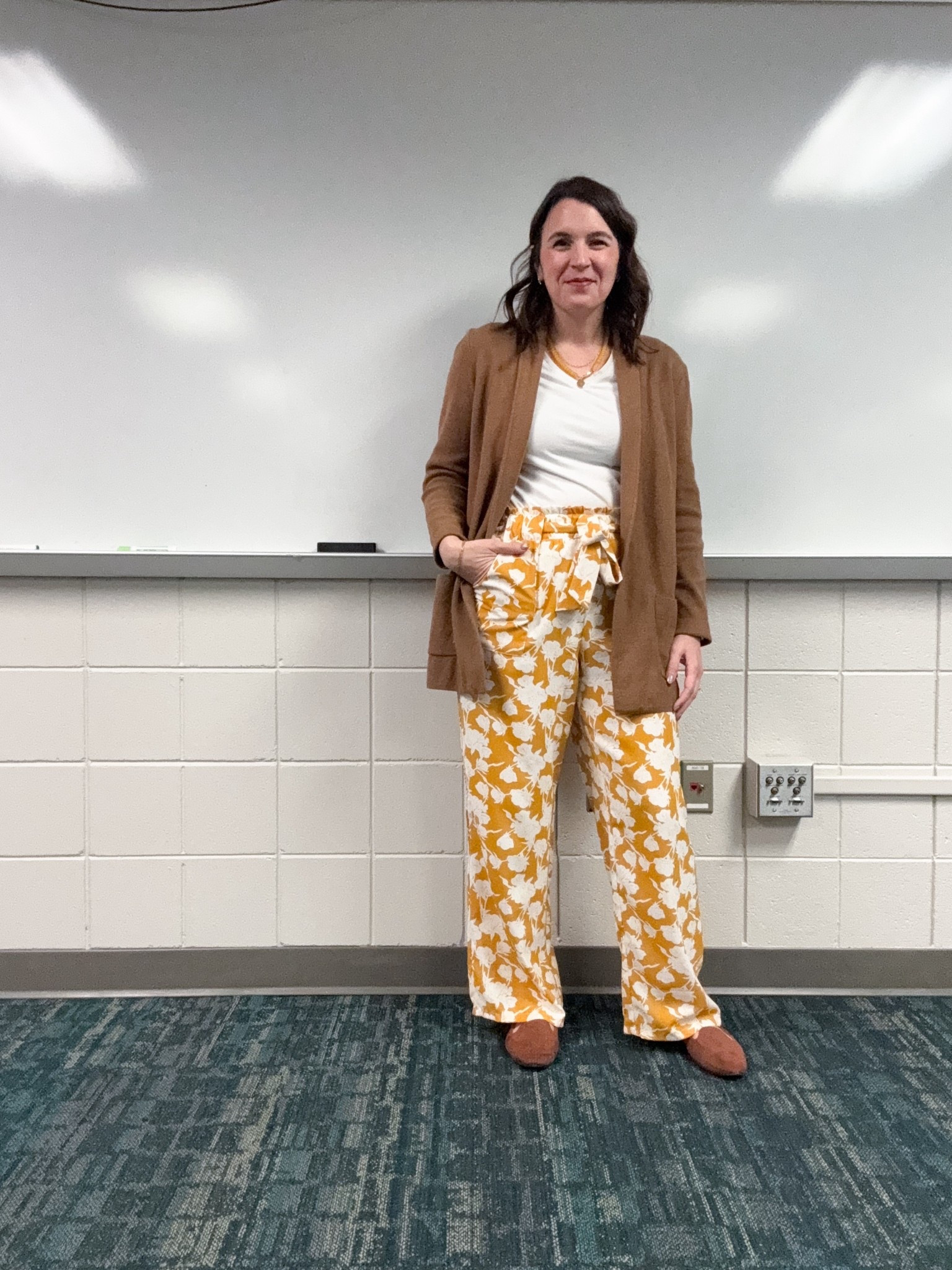 These floral pants give all the spring vibes! 