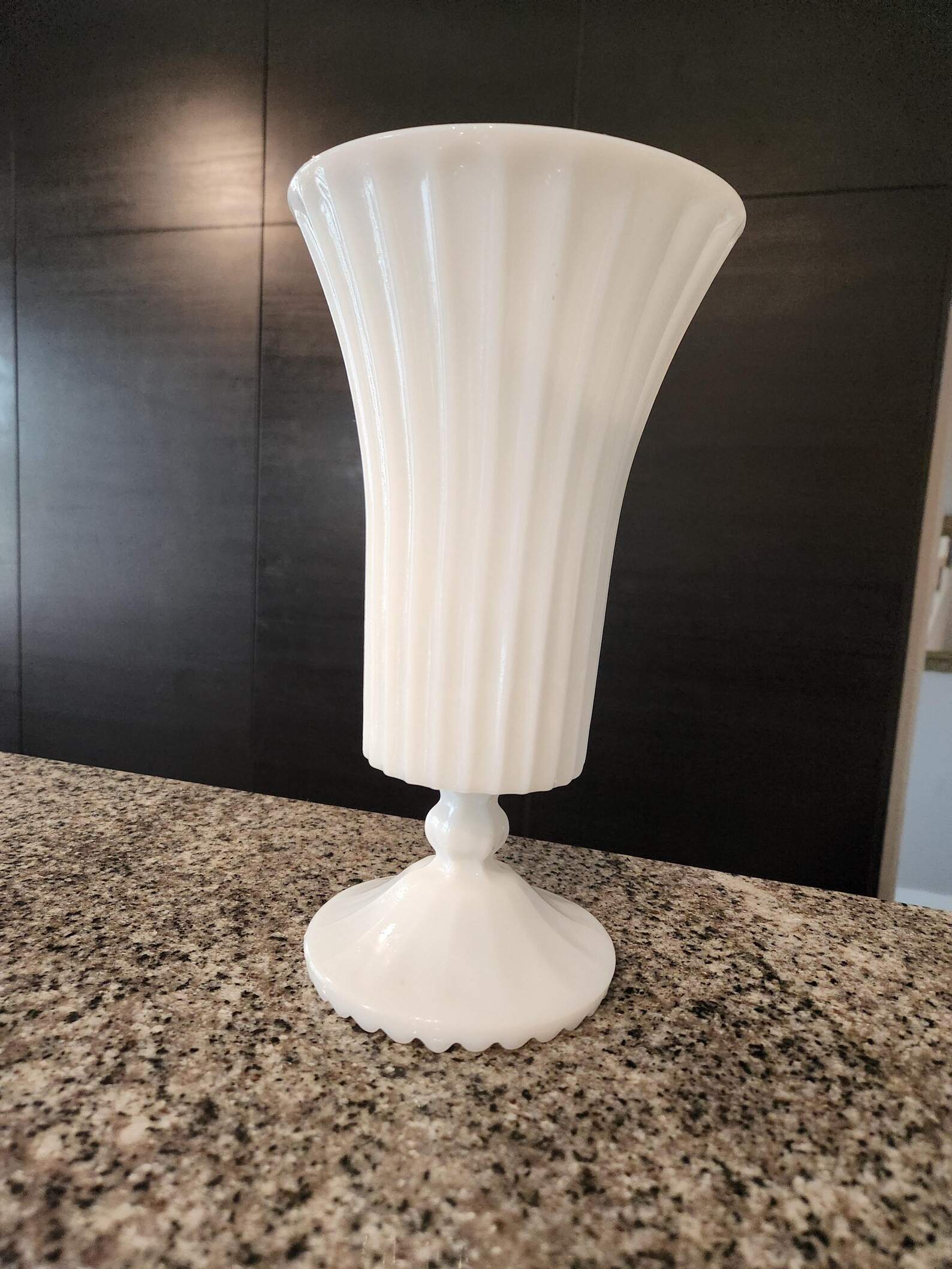 Milk Glass Vase - Etsy | Etsy (US)