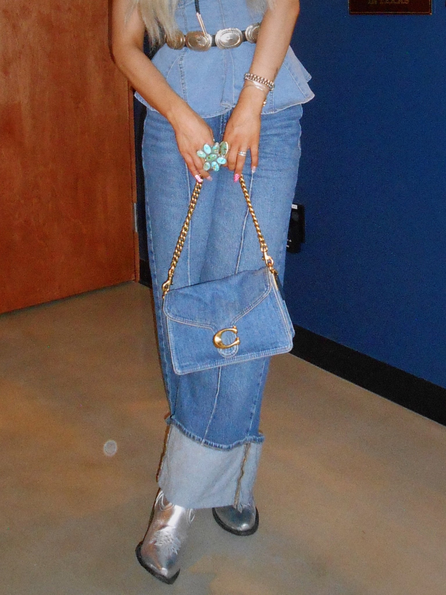 cutest jeans & boots! 

#LTKSeasonal #LTKShoeCrush #LTKStyleTip