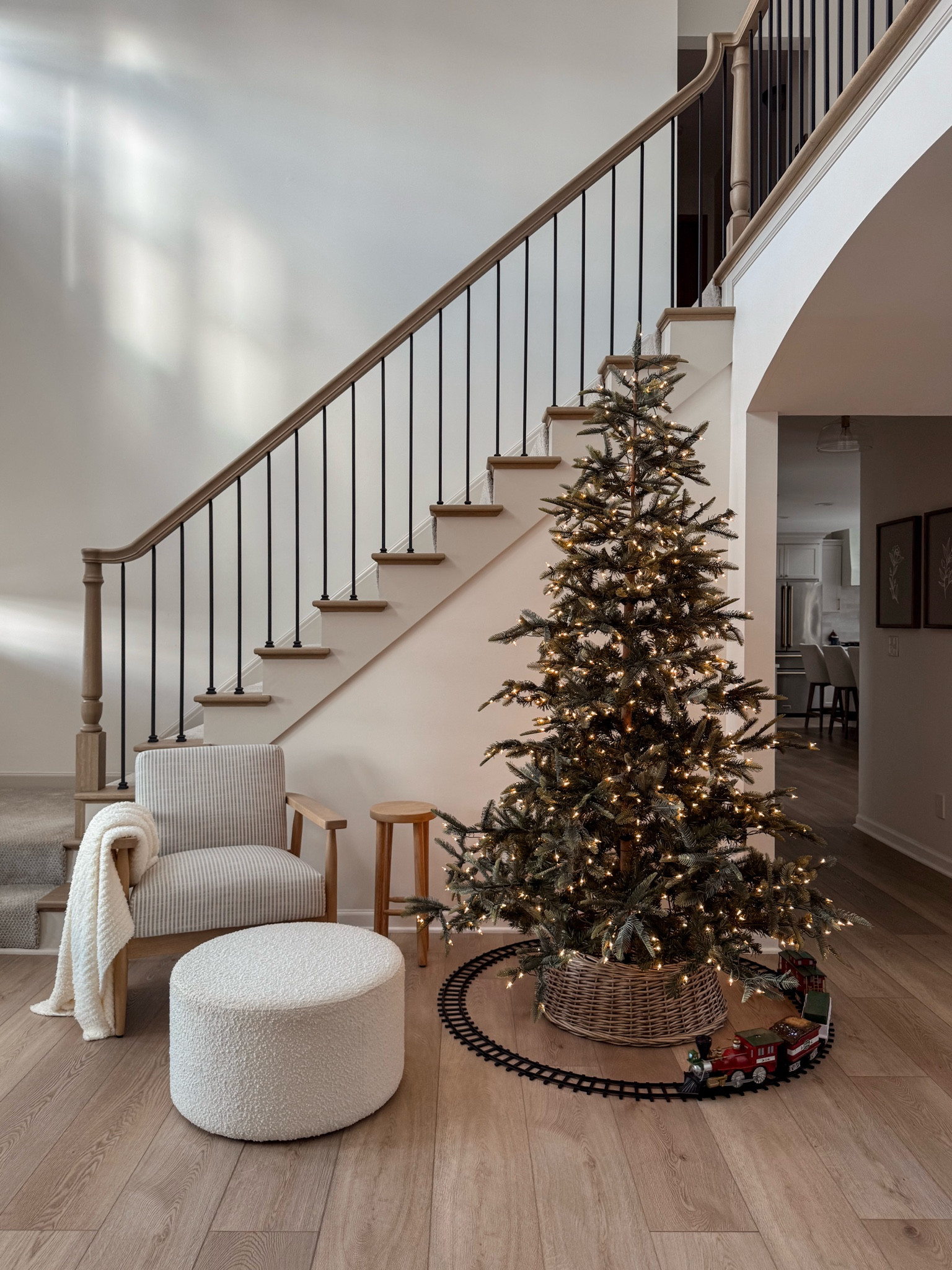 Neutral Christmas decor ideas 🤍🎄 Aesthetic Christmas home decor. Amazon Christmas tree, Target finds, Come Stay Awhile, Amanda Vernaci. 