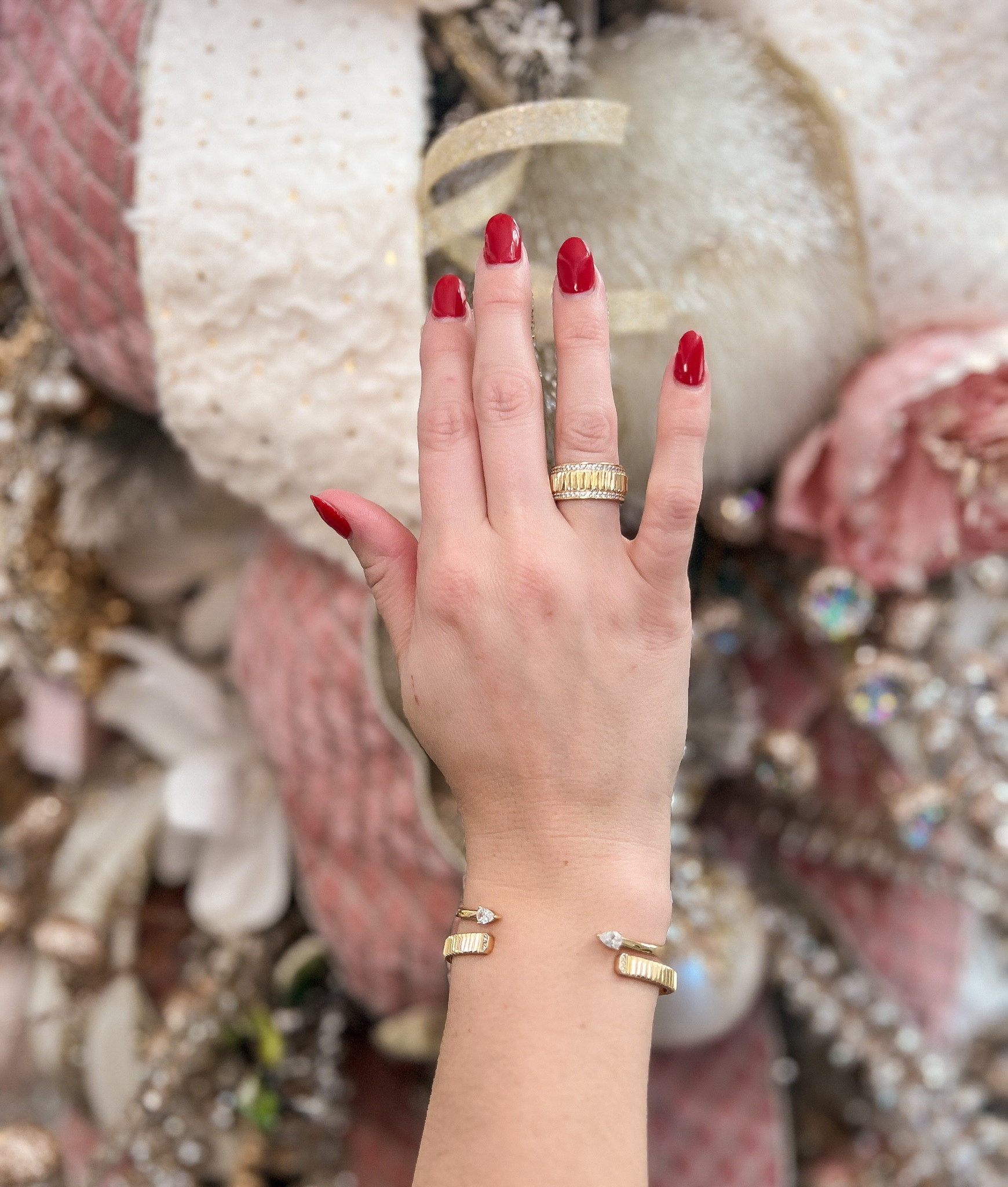 SIZE UP IN RUMORS RING!! we all liked this ring a size bigger!!! 

Gifts For Her, Gift Guide, Gold Jewelry, Victoria Emerson, Emily Ann Gemma, Moissanite Ring, Gold Earrings, Gold Ring, Ring, Bracelet, Earrings, 18k Gold Jewelry