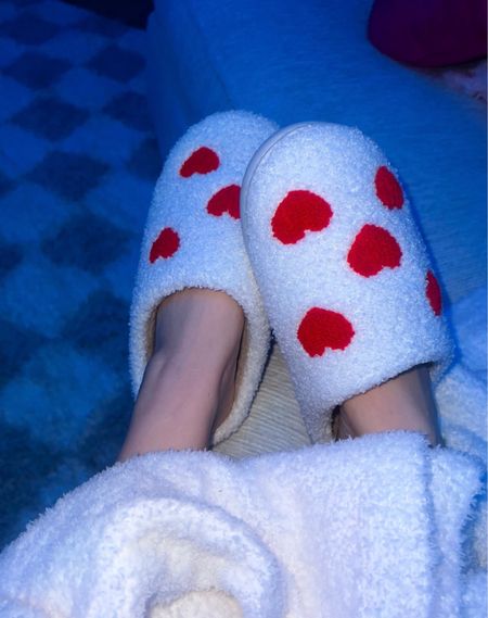 TEMU heart slippers ❤️ valentine’s day gifts for her, cozy slippers, sherpa slippers, vday
fit TTS!

#LTKSeasonal #LTKshoecrush #LTKstyletip