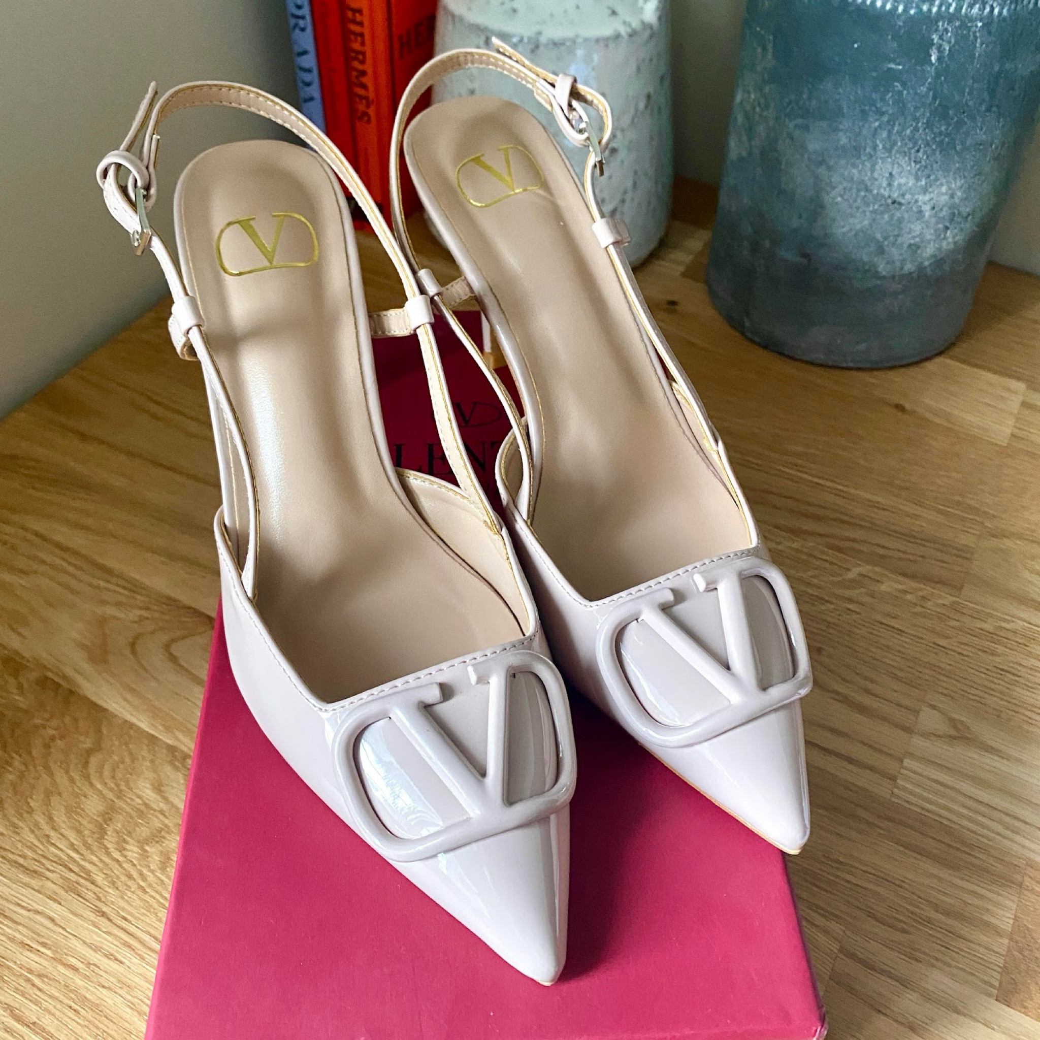 Valentino slingback heels #dhgate

#LTKShoeCrush