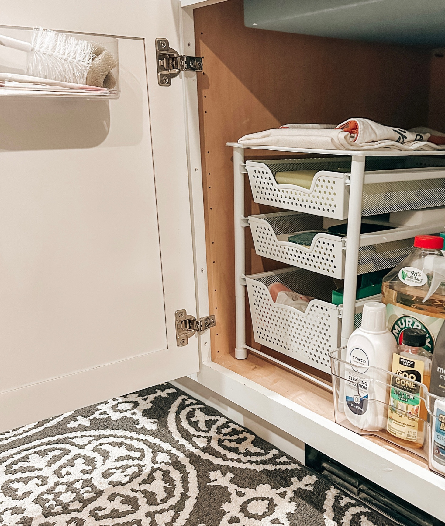 Under the sink organization pt. 1 of 2 🙃



Under the sink drawers, tier drawers, command products, kitchen organization, cleaning product storage, get organized

#LTKFind #LTKfamily #LTKhome