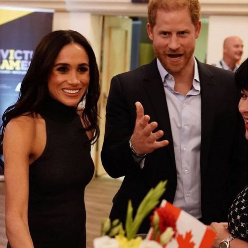 We were honestly not surprised to see #MeghanMarkle in #toteme - but we were surprised it took her so long to work the minimalist brand into her public wardrobe! 

#minimalist #turtleneck 

#LTKSeasonal #LTKover40 #LTKworkwear
