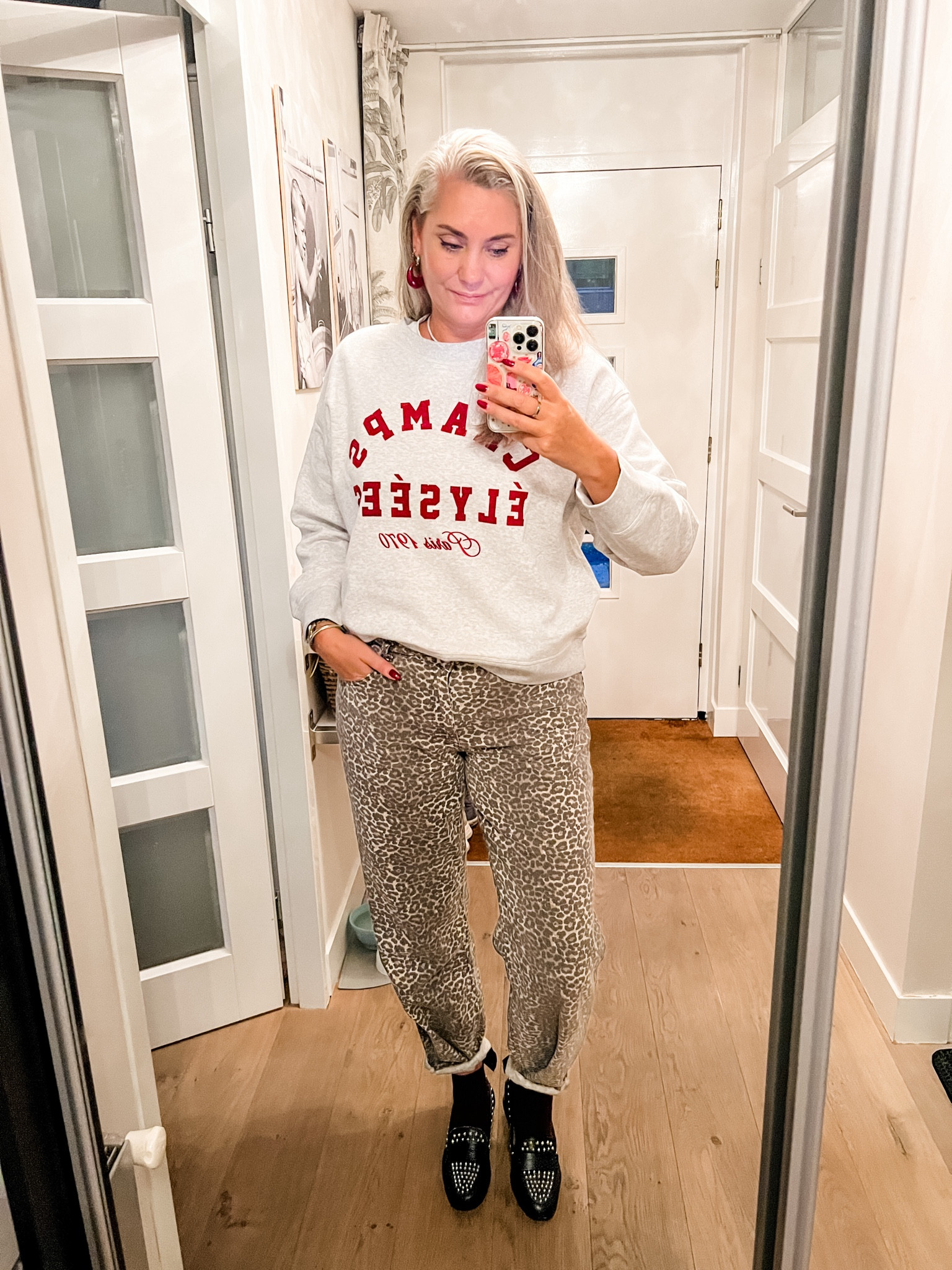 Ootd - Monday. Oversized grey sweatshirt with burgundy velvet lettering paired with leopard print jeans, burgundy socks and studded loafers (really old Zara). 



#LTKnederlands #LTKeurope #LTKautumn