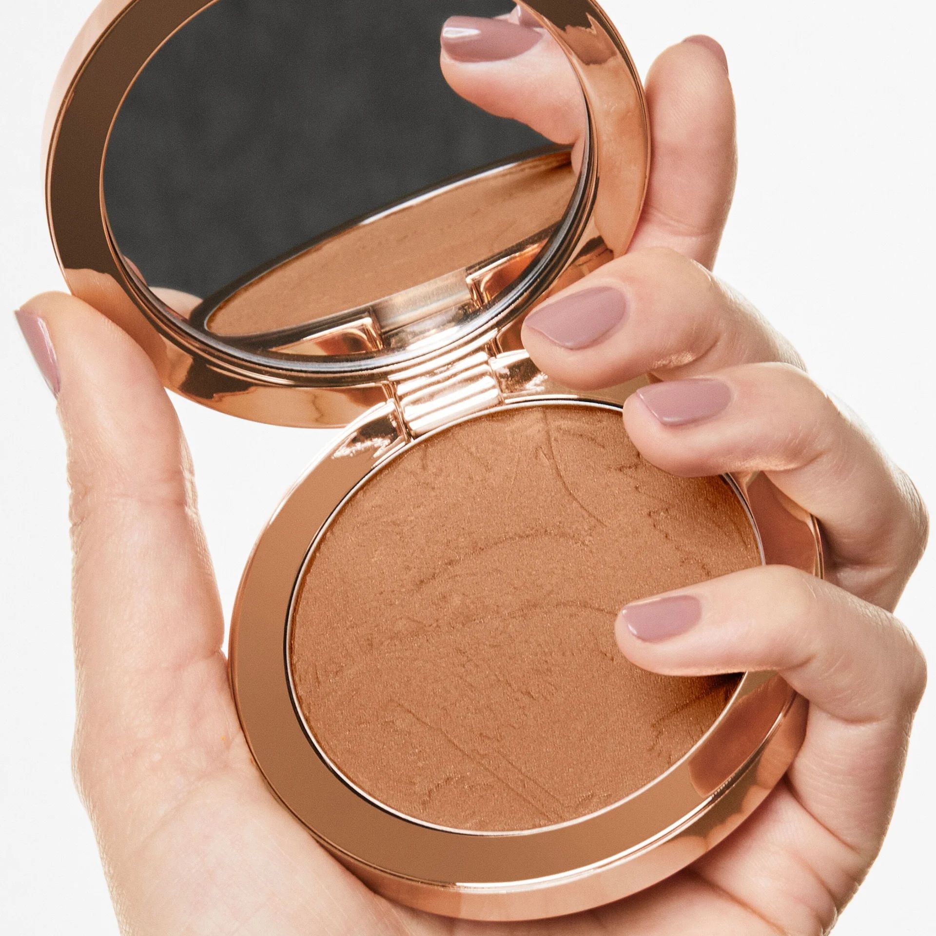 Keep This™ 
 Compact & Awesome Bronze™ Powder Bronzer (Goldielux) | Beauty Pie (UK)