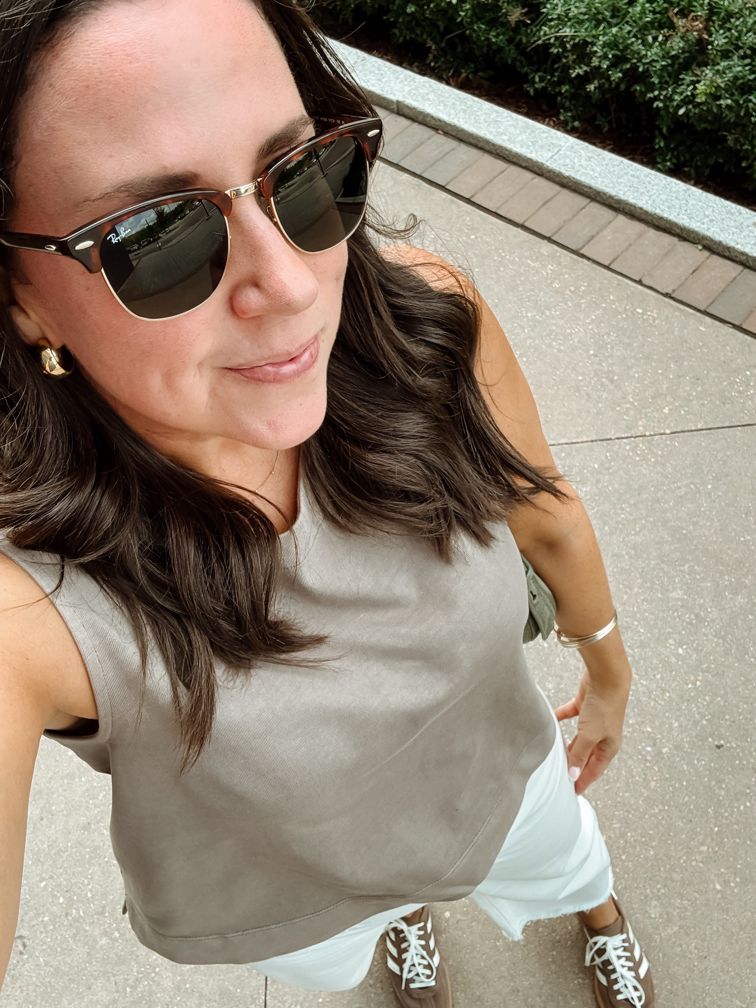 Sale alert! This Gap tank is only $23 today 👏🏼 and my Madewell jeans are under $40! 🤯 

#LTKStyleTip #LTKFindsUnder100 #LTKSaleAlert