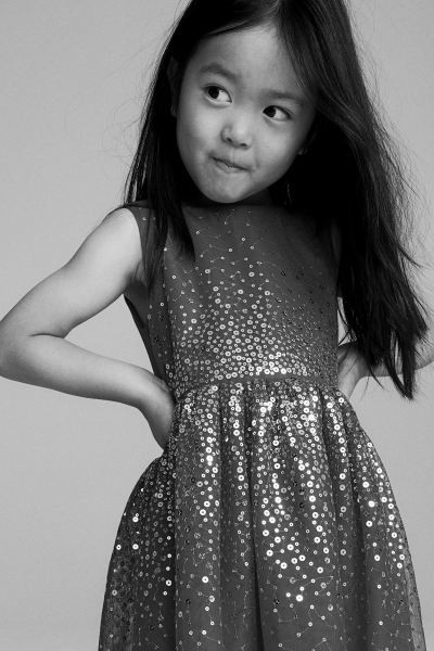 Sequined tulle dress | H&M (UK, MY, IN, SG, PH, TW, HK)