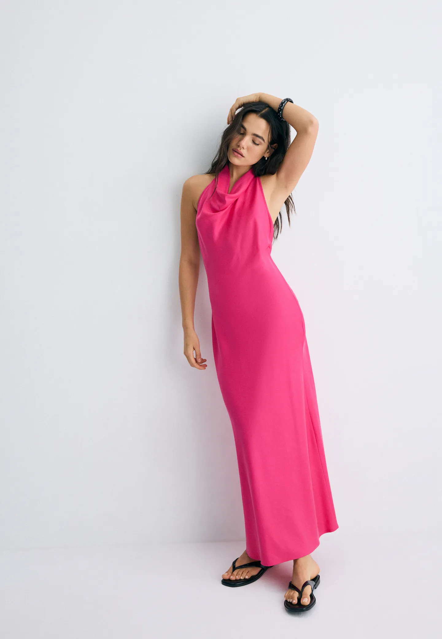 Backless halter midi dress - Women's Dresses | Stradivarius United Kingdom | Stradivarius (UK)