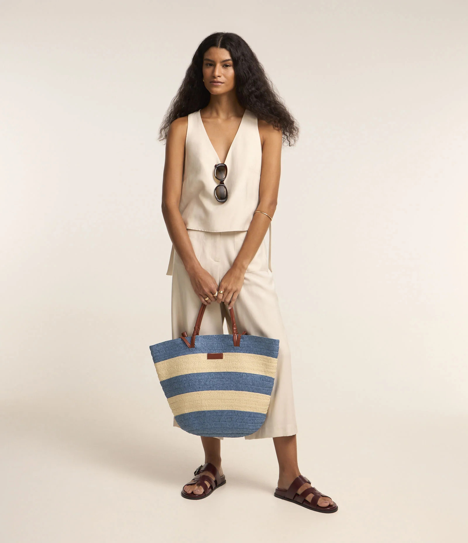 Blusa em Viscose com Alça Larga e Detalhe de Fivela na Lateral Off White - Lojas Renner | Renner (BR)