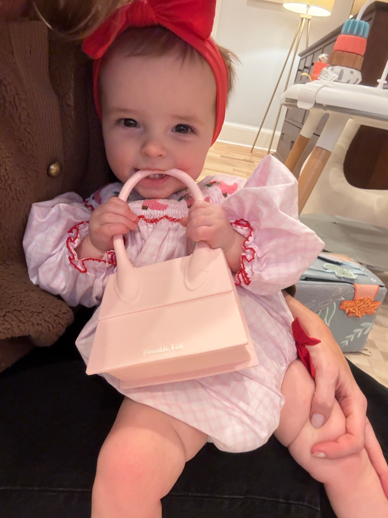 A silicone BPA-free purse that holds snacks!!

#LTKBaby #LTKFindsUnder50 #LTKItBag