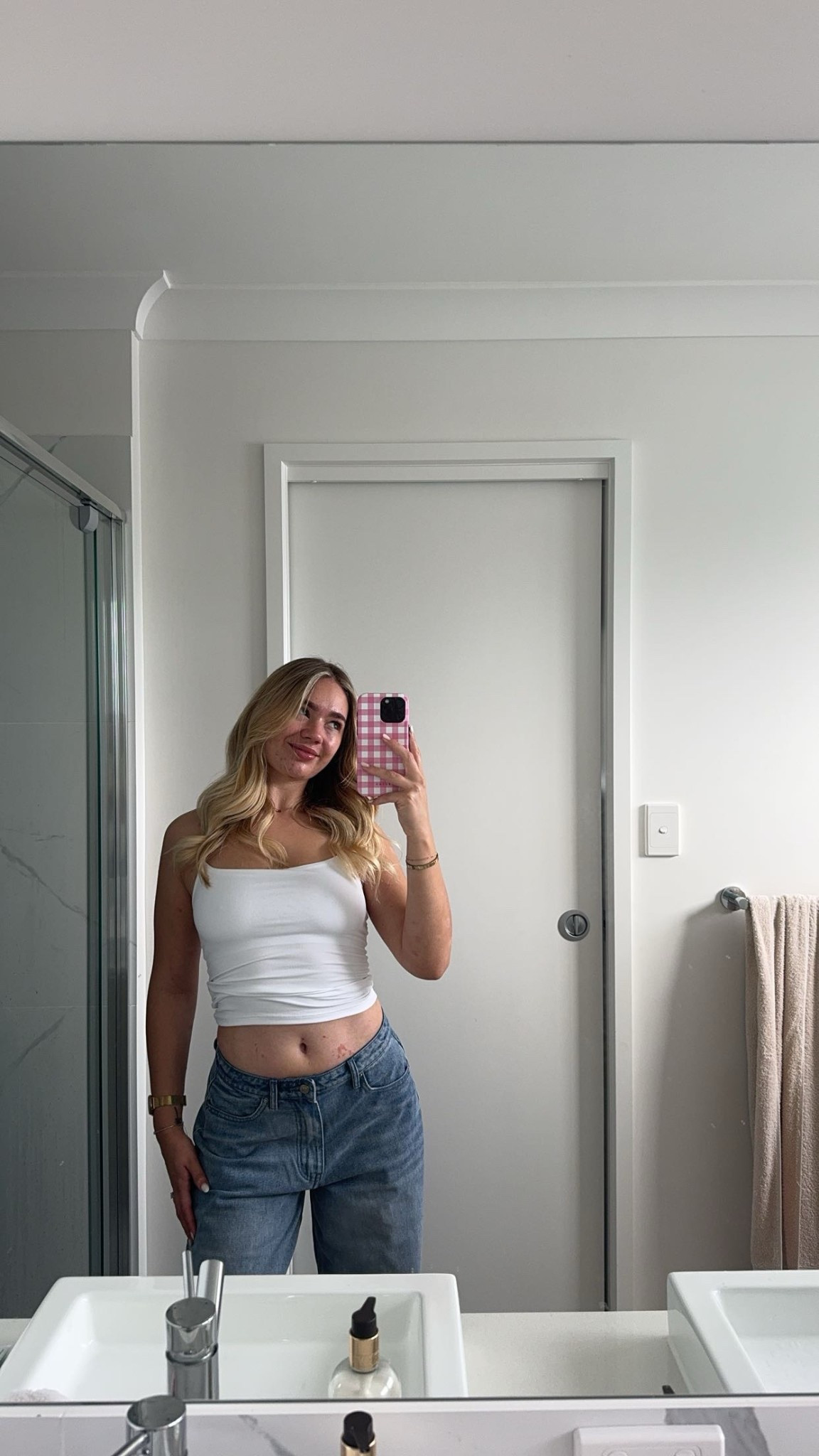 quite literally the ONLY pair of jeans I’ve bought and fit this good🤌🏼