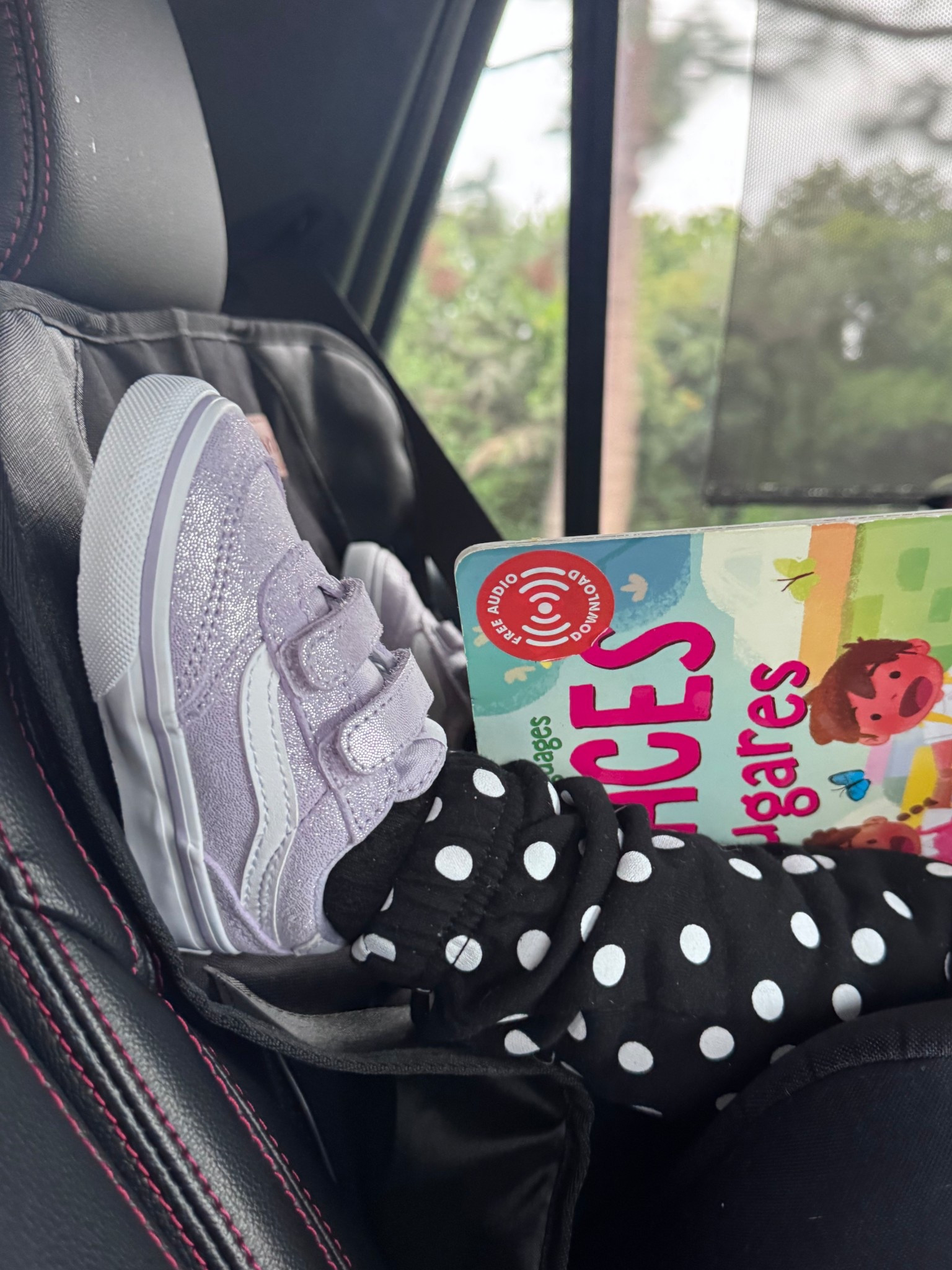 Lenny’s shoe of the day: Vans Old Skool in lilac glitter 💜