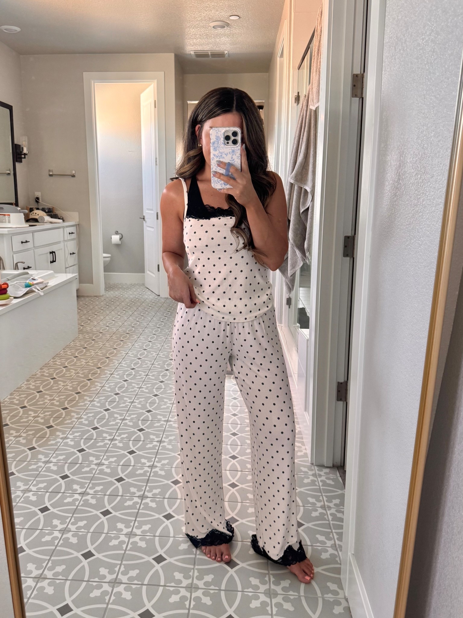 Aerie polka dot pajamas. Wearing small top & XXS bottoms



#LTKSaleAlert #LTKU #LTKPetite