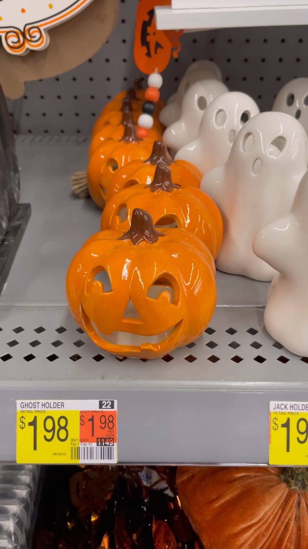 Walmart Halloween decor 
Candle holders $2! Love them they are so cute and such good quality! Was so impressed with it all! 



#LTKHoliday #LTKHalloween #LTKhome