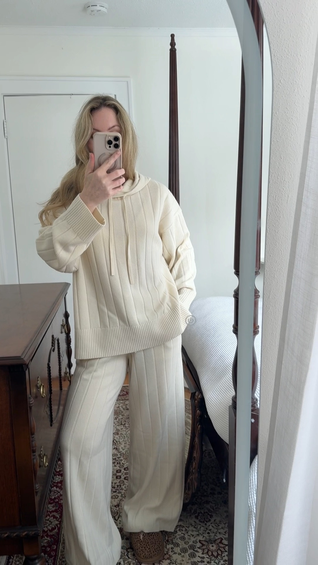 Stunning cashmere ribbed matching set and it’s 30% off! Code: WS2026 

The best quality cashmere set that I have found. 

Travel set, cashmere set, ribbed cashmere set, ribbed matching set, matching set, cashmere, LILYSILK, chic style, elegant style

#LTKWorkwear #LTKTravel #LTKootd