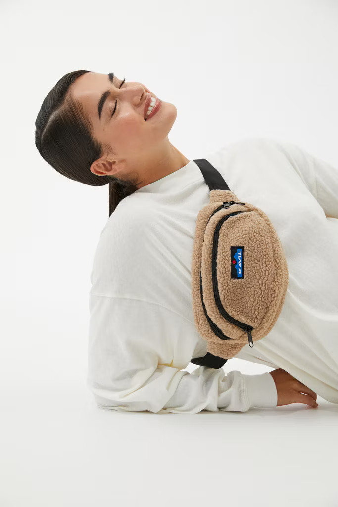 KAVU Spectator Fleece Belt Bag | Urban Outfitters (US and RoW)