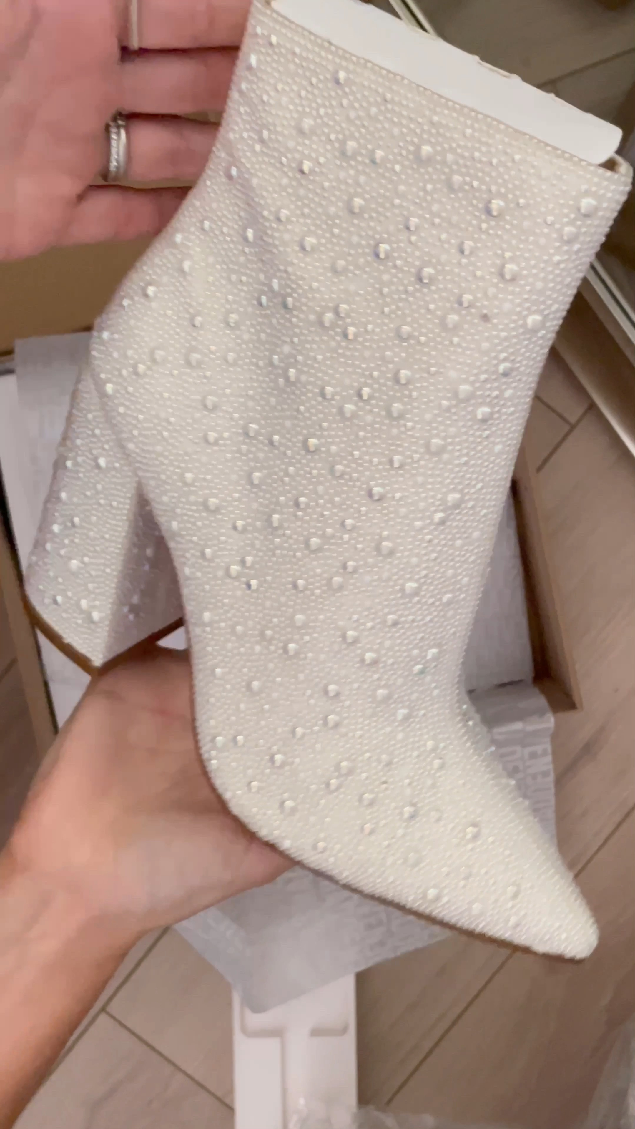 The most gorgeous pearl booties! The Steve Madden Nelle booties are so incredibly cute!



#LTKHoliday #LTKCyberweek #LTKSeasonal