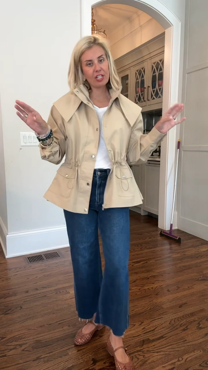 The cutest jacket yall!! It cinches at the waist and such a classy look!! 
Tee & Jacket - xs
Jeans - 26P
Shoes - 7.5 (sized 1/2 down)