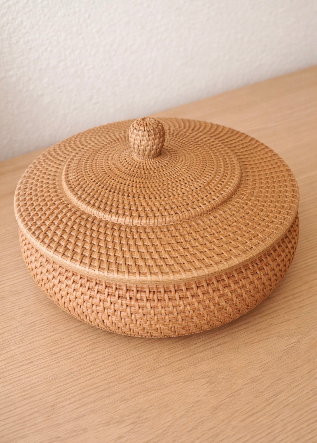 New $25 rattan storage find 🤍 I wanted something different and this one is so good. The texture is beautiful and it’s perfect for styling while still being functional.
Linking this box + more decor boxes I’m loving.

#LTKHome