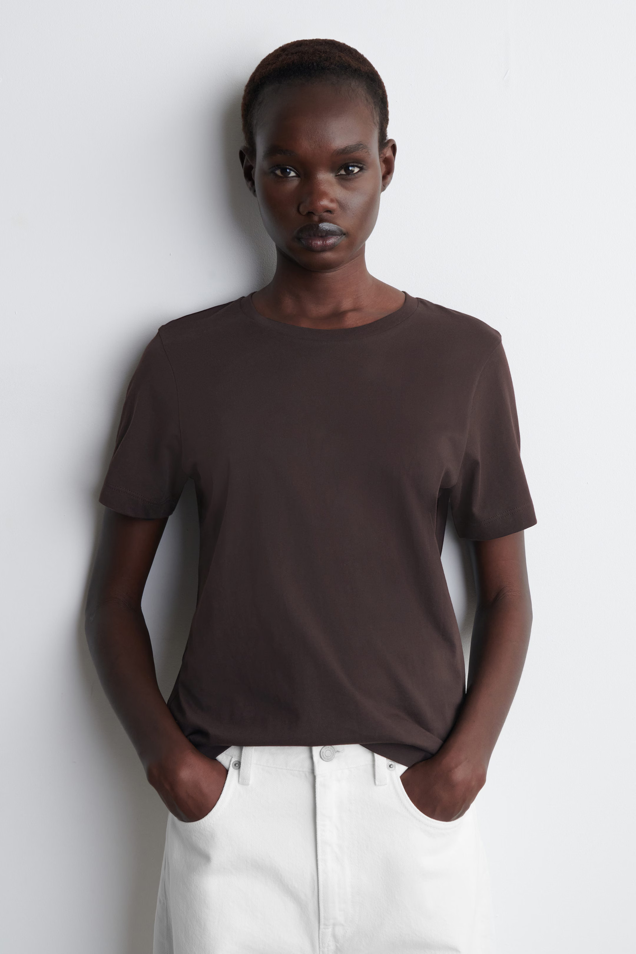 CREW-NECK COTTON T-SHIRT - DARK BROWN | COS | COS (EU)