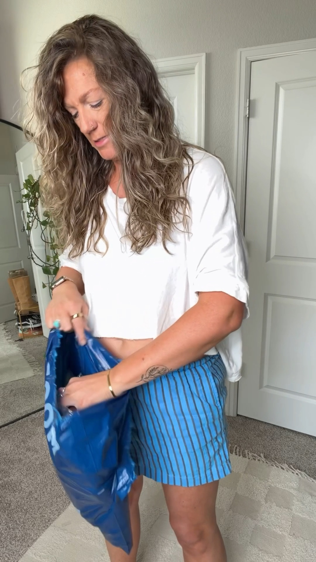 Large tee, medium shorts, medium tall in all pants (US & 🇨🇦 links) 

#LTKTall #LTKOver40