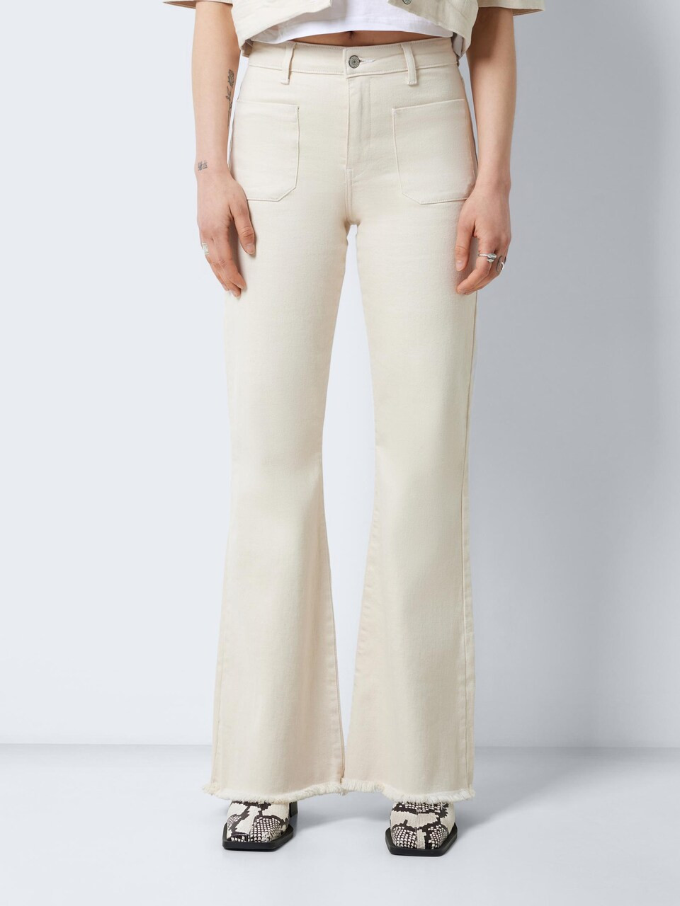 Noisy may Flared Jeans 'Nat' in Lichtbeige | ABOUT YOU | ABOUT YOU NL
