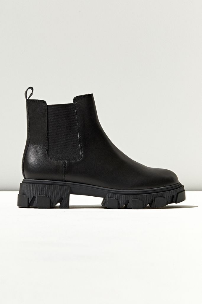 UO Lorenzo Chunky Chelsea Boot | Urban Outfitters (US and RoW)