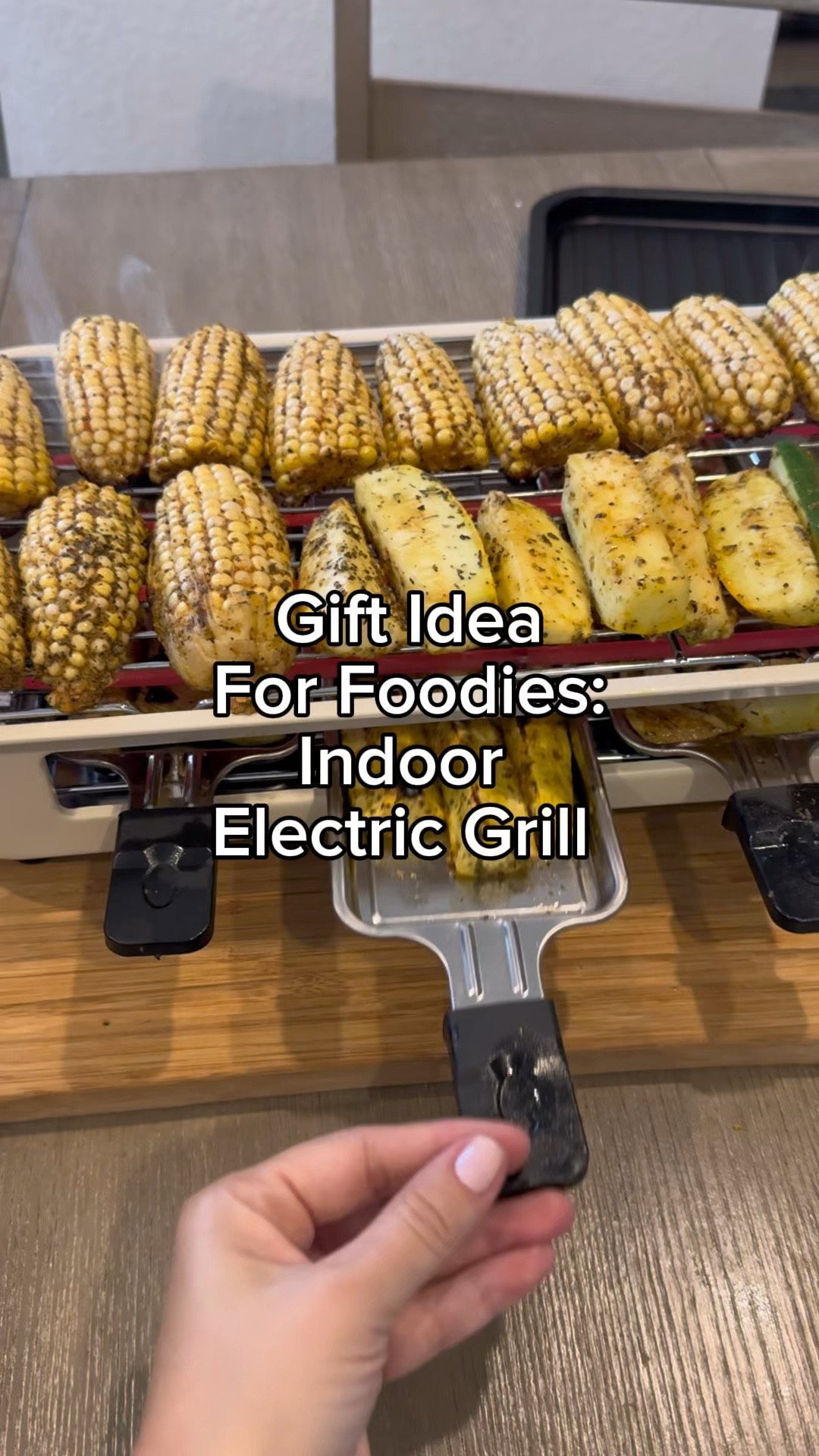 Foodie gift guide/idea: indoor electric smokeless grill 🥘

This grill is perfect to cook different things at the same time. So, it is the perfect gift for a foodie, your friend that loves hosting parties, or even a college student. 

Super easy to use, but most importantly, super easy to clean as its dishwqsher safe. 

#LTKHome #LTKGiftGuide #LTKVideo