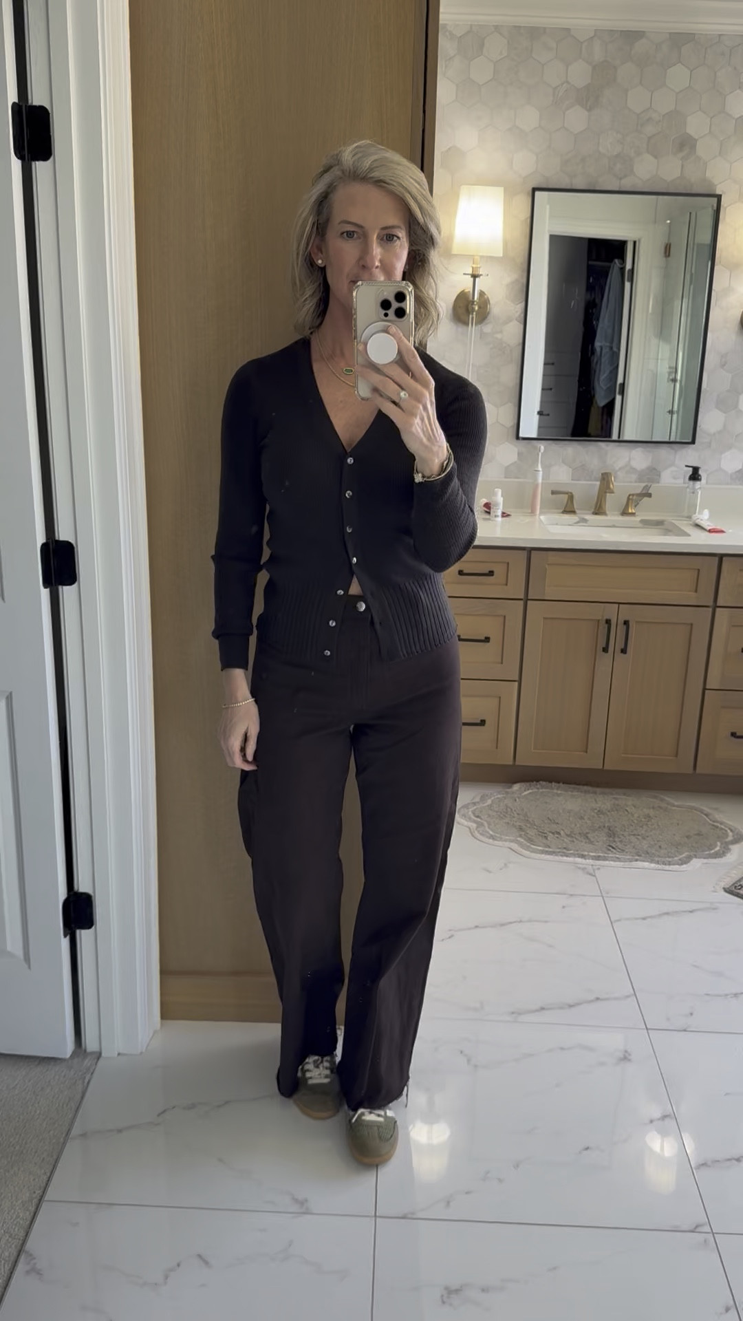 Love this lightweight @madewell cardigan..never thought I’d be a brown girl but here we are 🤎

Cardi on sale but selling fast! 
Jeans are SO flattering and TTS

#LTKOver40 #LTKootd #LTKTall