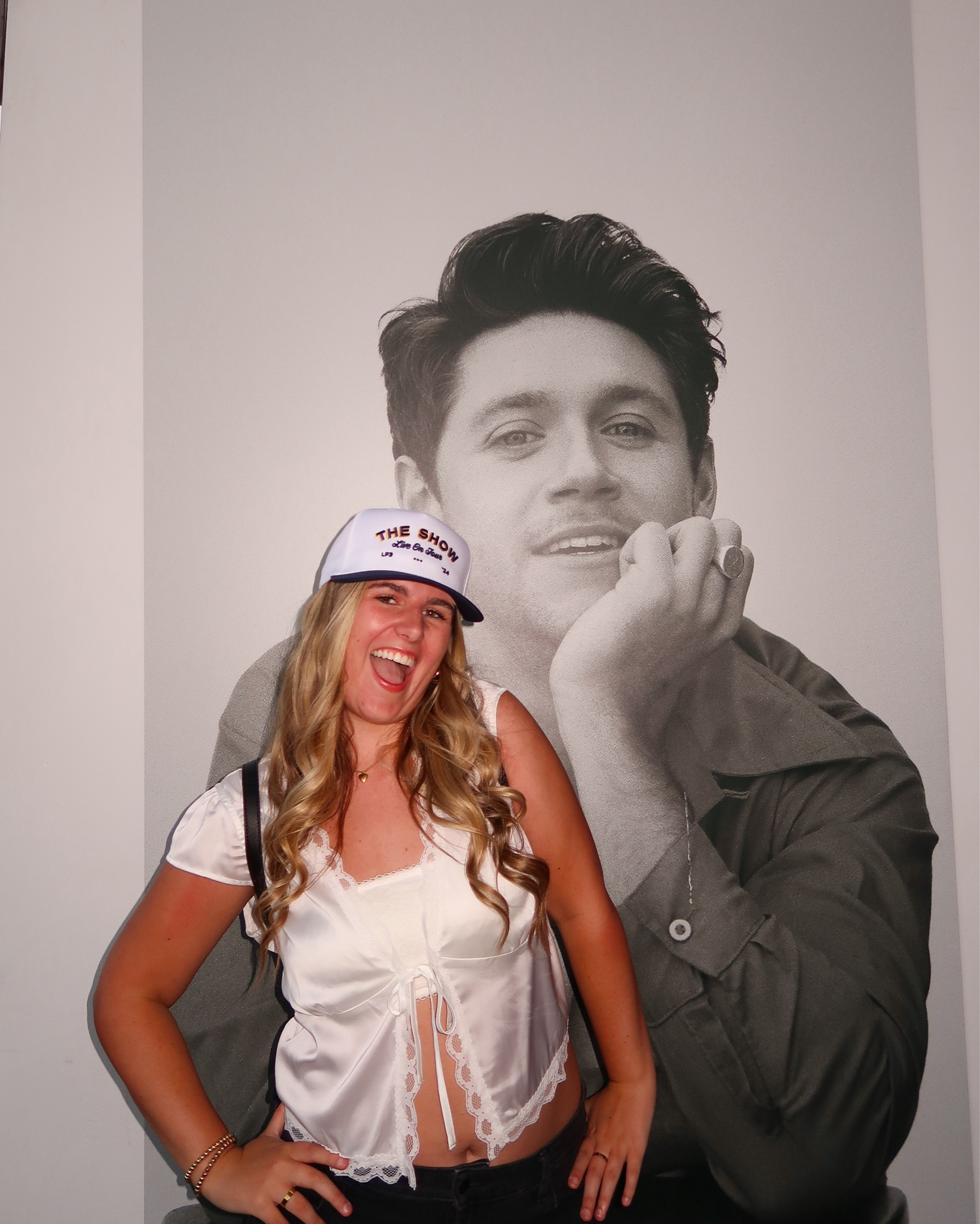 NIALL HORAN CONCERT OUTFIT!! 
** I cut the jeans to make them cropped
** Link to Hat: https://usstore.niallhoran.com/products/the-show-live-on-tour-cap

