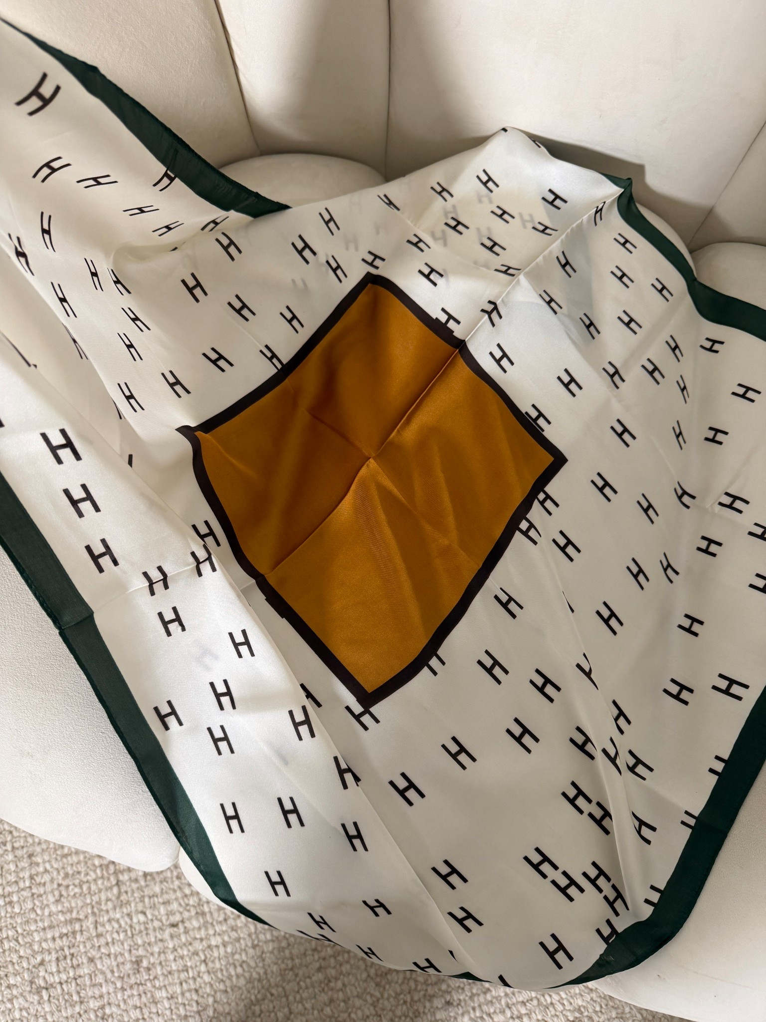 Designer inspired H scarf 🧣 
Amazon finds
Amazon fashion 