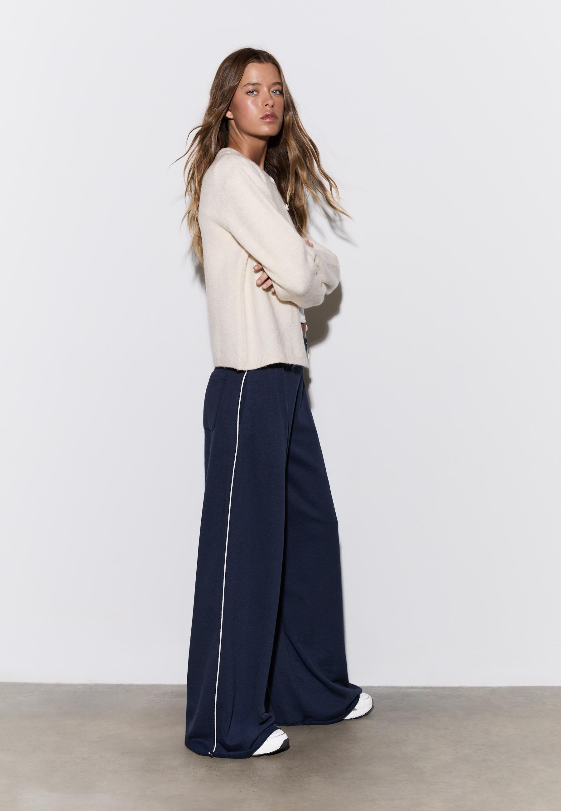 Wide-leg plush trousers with trim detail - Women's fashion | Stradivarius United Kingdom | Stradivarius (UK)