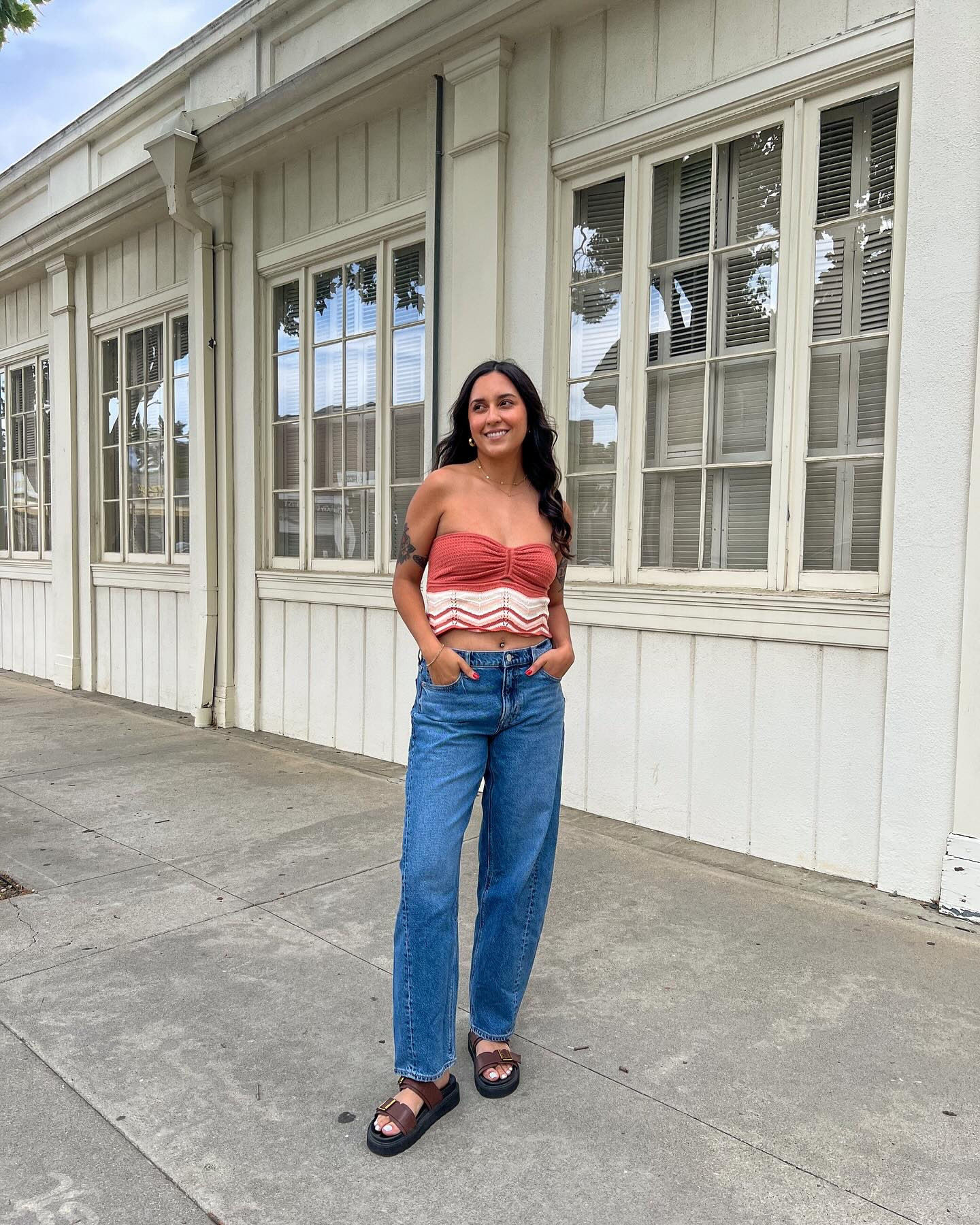 Trying to step into Summer like ☀️💖💌
-
Outfit: @americaneagle 
-
#AEGifted #AEJeans 
.
Summer outfit, summer wardrobe, summer ootd, summer outfit inspo, spring wardrobe, spring outfit, barrel jeans, casual outfit, casual ootd, easy outfit