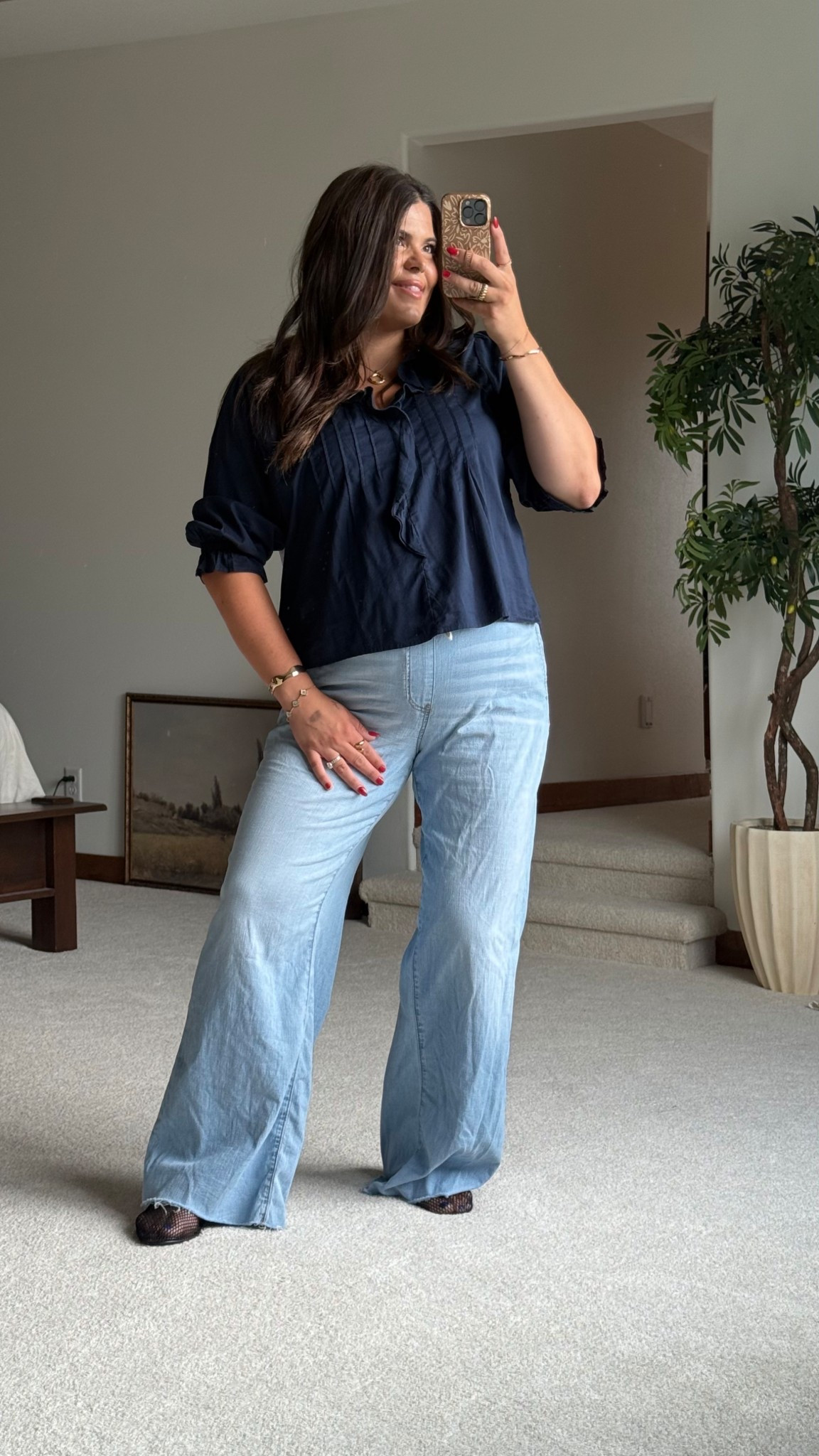 Casual fall or fall transition outfit, could also be worn business casual to work, the office or a teacher! 

Shirt is under twenty dollars wearing size XL  
Jeans wearing size large long 

#Midsize #Work #Teacher #Fall #FallTransition #Jeans 

#LTKMidsize #LTKFindsUnder50 #LTKWorkwear