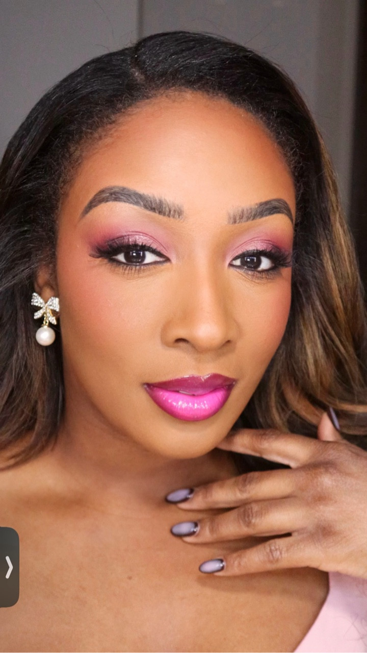 Long-lasting makeup tutorial ✨

If your makeup isn’t lasting, it’s not the products — it’s the steps.
This routine keeps my base smooth, matte, and locked in all day

#longlastingmakeup #makeuptutorial #makeuptips #baseroutine #makeup