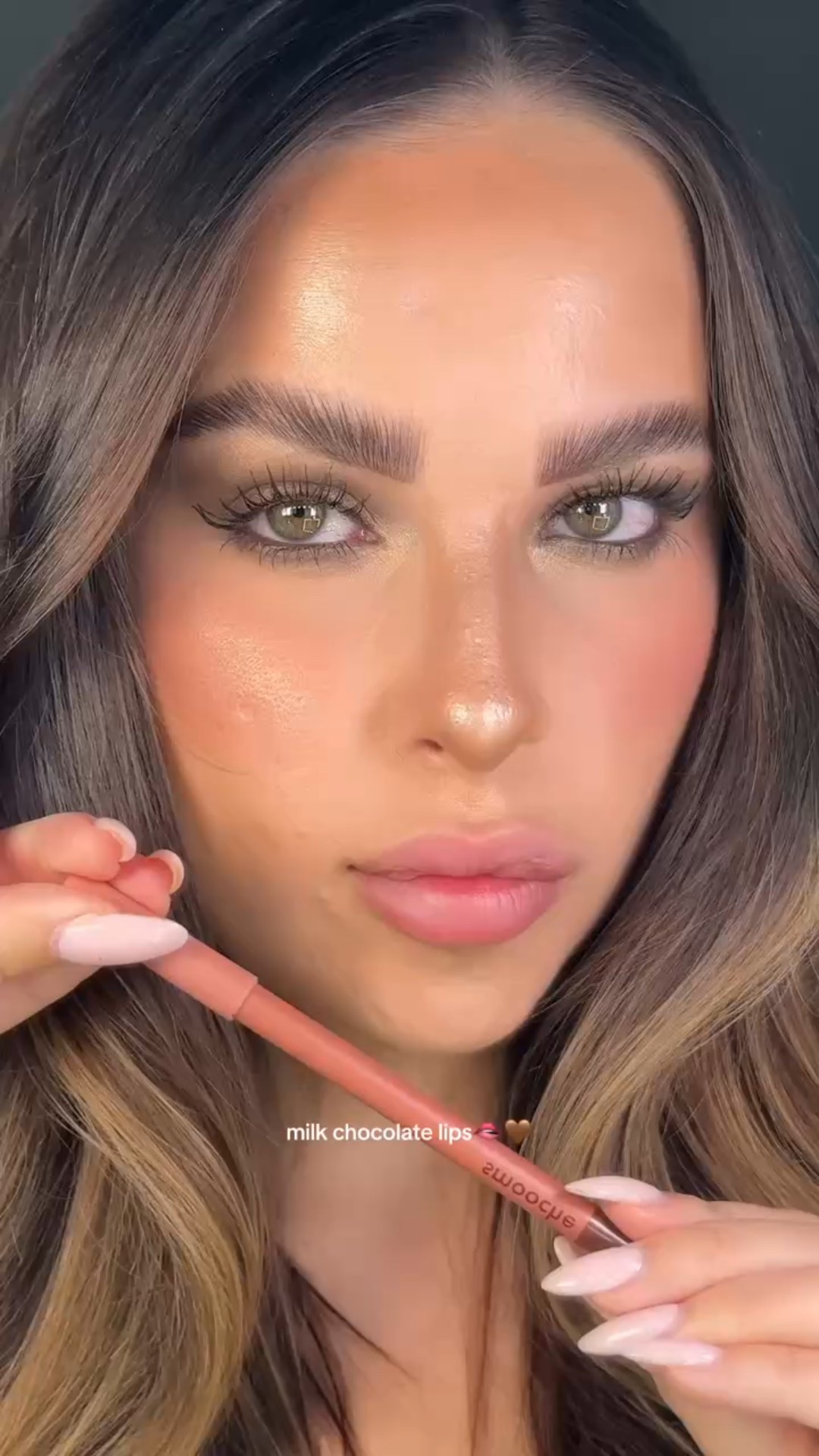 dessert but for your lips 🫦 @Smooche lip liner in espresso + @Gisou lip oil in sticky toffee #lipcombo #lipcombotutorial #brownlipliner #brownlipcombo #makeuptutorial 