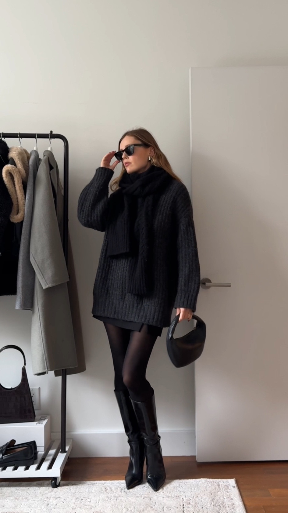 All black mini skirt outfit 