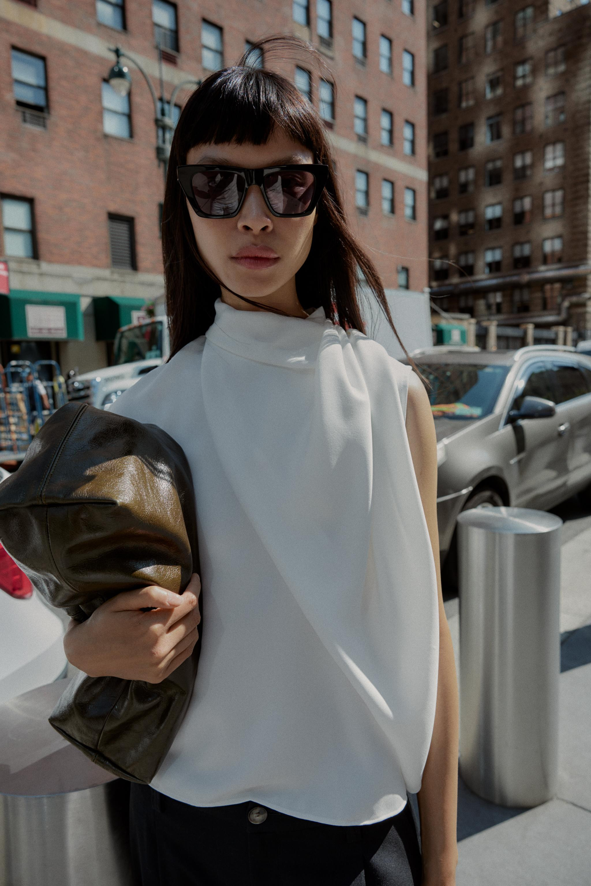 ASYMMETRISCHES CRÊPE-CAPE-TOP | Zara DE