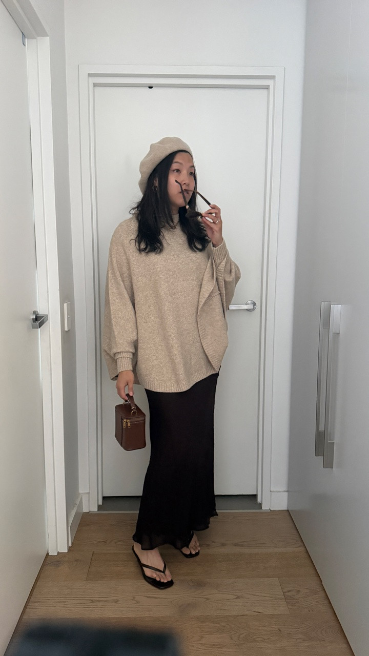 Another mom fit that totally effortless and truly make sense ! 

feat:
Poncho @leisuresshoeboutique*
Heels @cottonon @theiconicau 
Satin Skirt @dissh 

*previously gifted 

#momfit #chicmom #ponchostyle #winterfashions #effortlessstyle outfit style mum fashion style chic mom look ootd mom fashion inspired