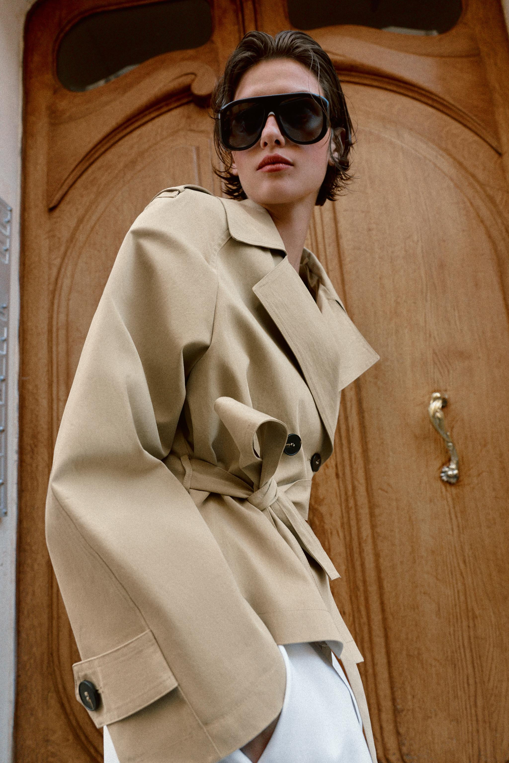 TRENCH CORTO CON CINTURA E SPALLINE | Zara IT