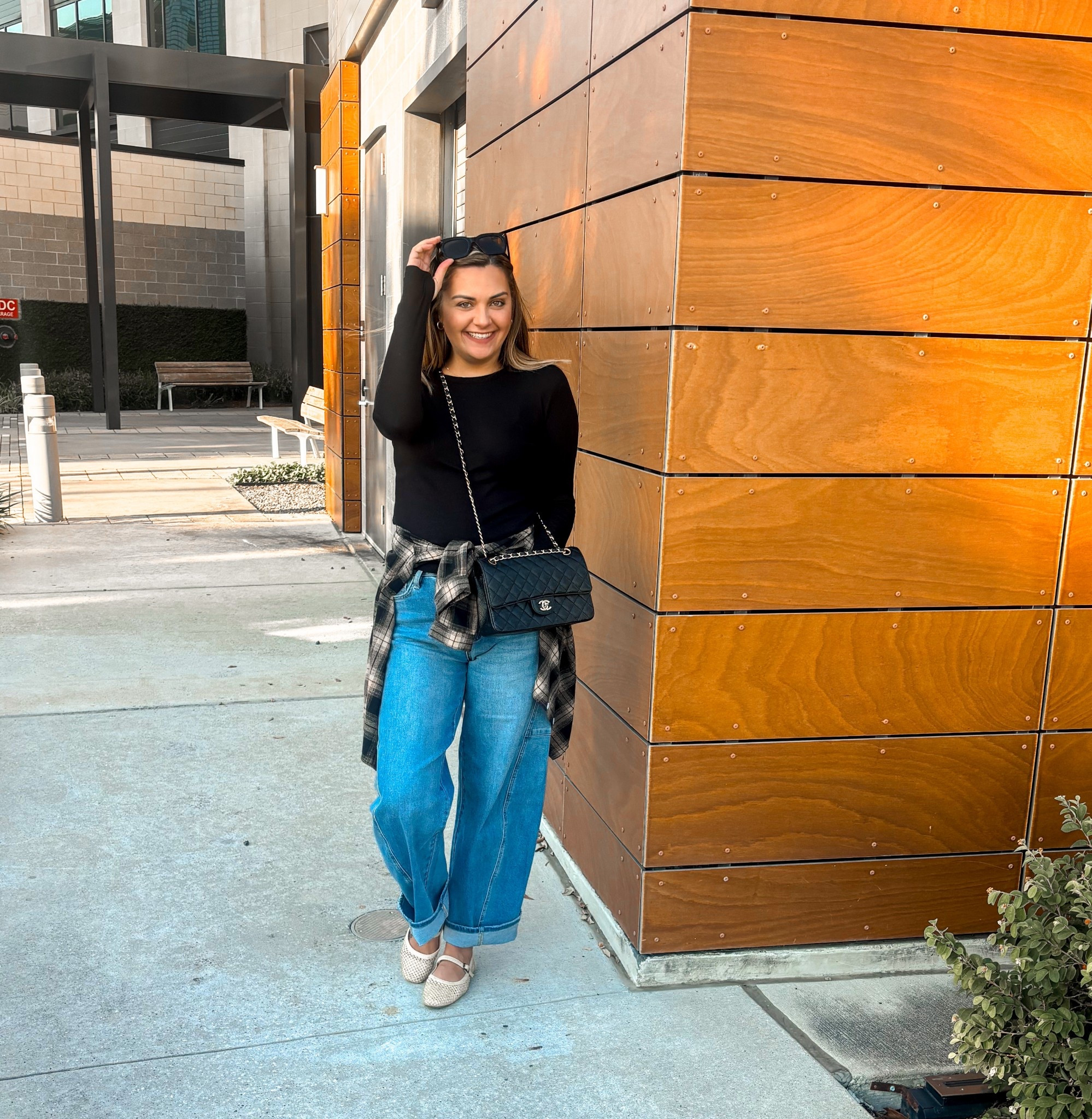 Casual + comfy fall style. Loving my barrel jeans from Vici. 😍

#LTKMidsize #LTKSeasonal #LTKShoeCrush