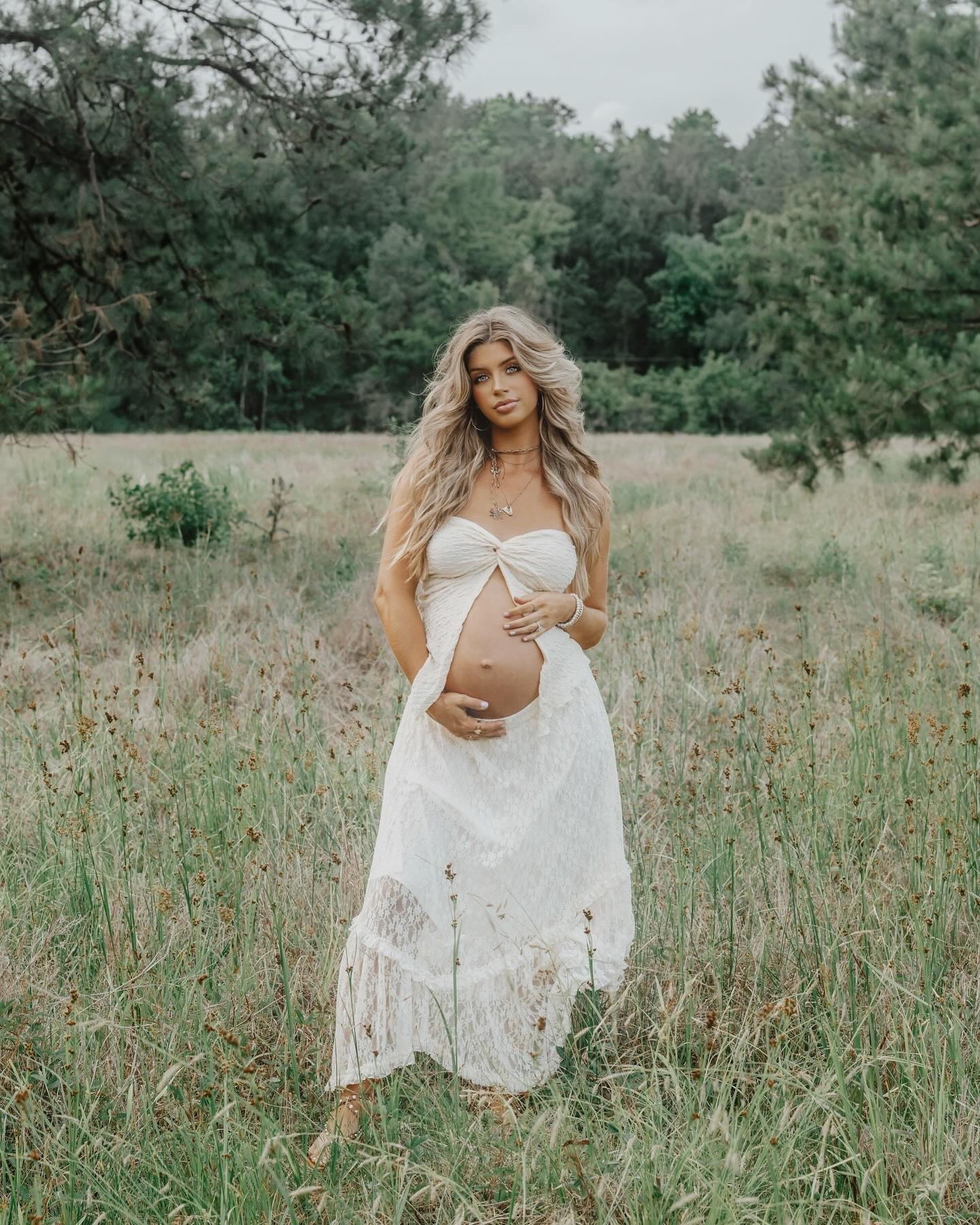 Maternity shoot fit!! 

#LTKBump #LTKSaleAlert #LTKFindsUnder100