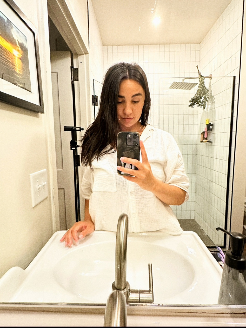 Effortlessly stylish for a casual day – the classic white button-down shirt. Simple, versatile, and always in style. 👕😊 #CasualChic #WardrobeEssential